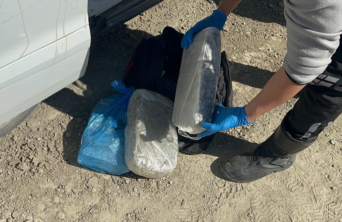 Adana'da uyuşturucu operasyonunda yakalanan 2 zanlı tutuklandı