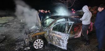 Adana'da yangın çıkan otomobil kullanılamaz hale geldi