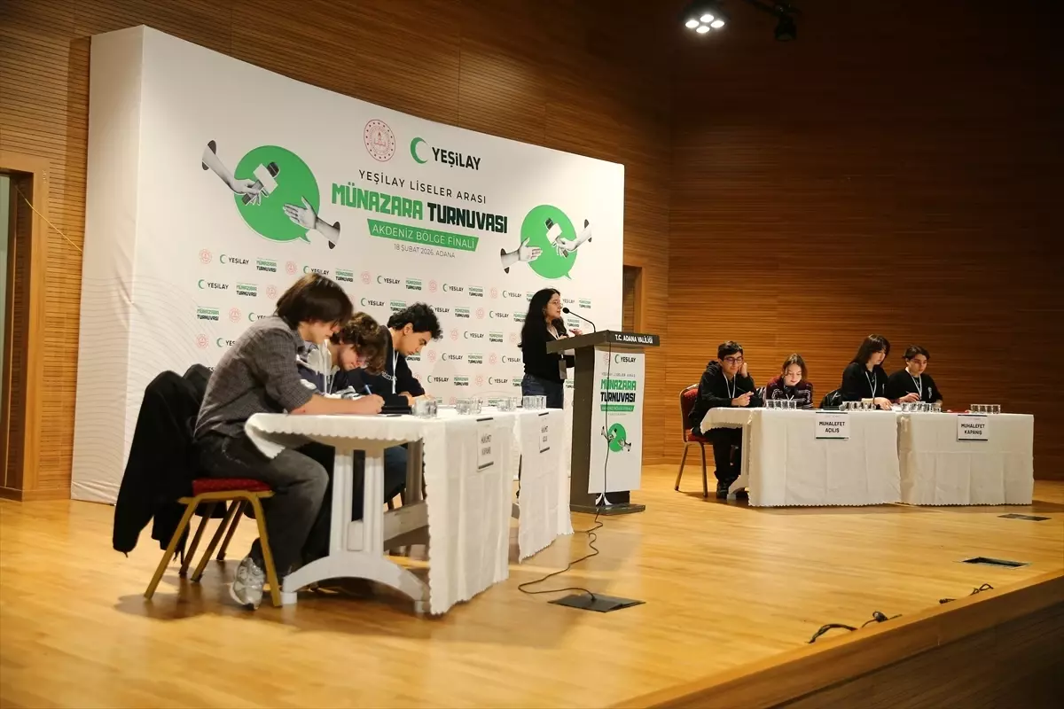 Adana'da Yeşilay Liseler Arası Münazara Turnuvası'nın bölge finali yapıldı