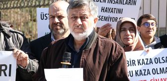 Adana'da yıkılan üst geçidin yerine yenisinin yapılmasını isteyen vatandaşlar eylem yaptı