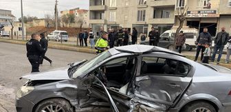 Adıyaman'da park halindeki araca çarpan otomobildeki 3 kişi yaralandı