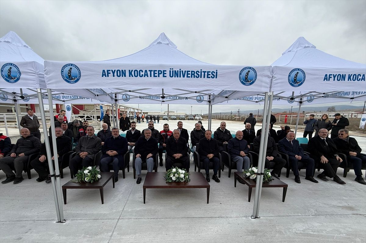 Afyonkarahisar'da damızlık manda boğaları yetiştiricilere teslim edildi