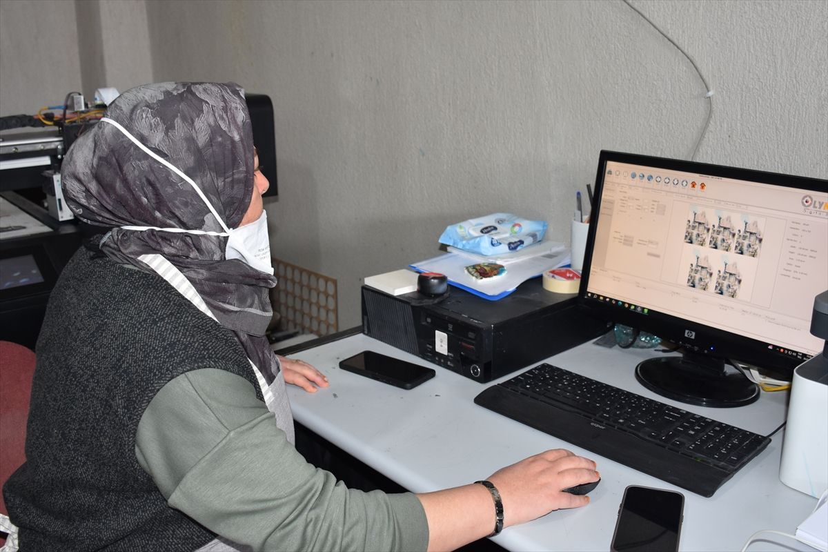 Afyonkarahisar'da kadınlar kooperatif çatısı altında hediyelik eşya üretimini artırıyor