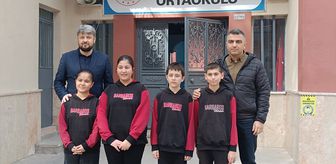 Afyonkarahisar'da öğretmen ve öğrenciler, veresiye defterlerindeki borçları kapattı