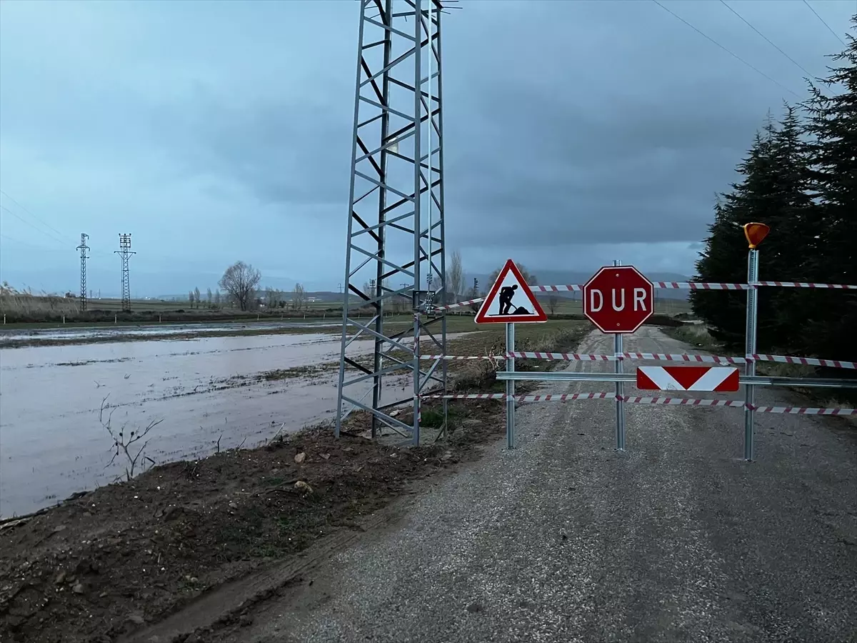 Sandıklı'da Dere Yatağında Çökme