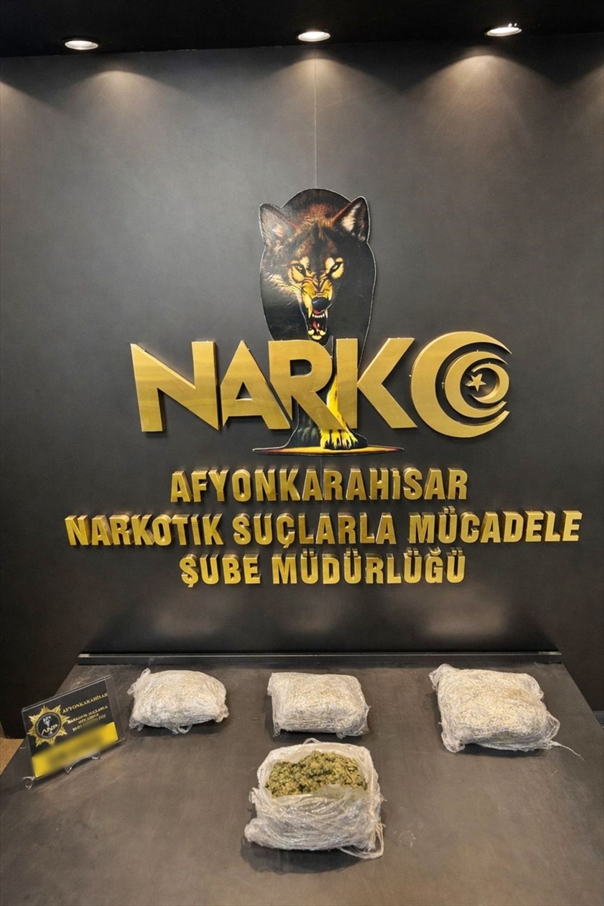 Afyonkarahisar'da uyuşturucu operasyonunda 2 şüpheli tutuklandı