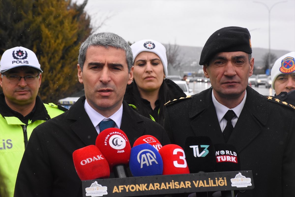 Afyonkarahisar Valisi Aktaş, Afyonkarahisar - Ankara kara yolu uygulama noktasını ziyaret etti