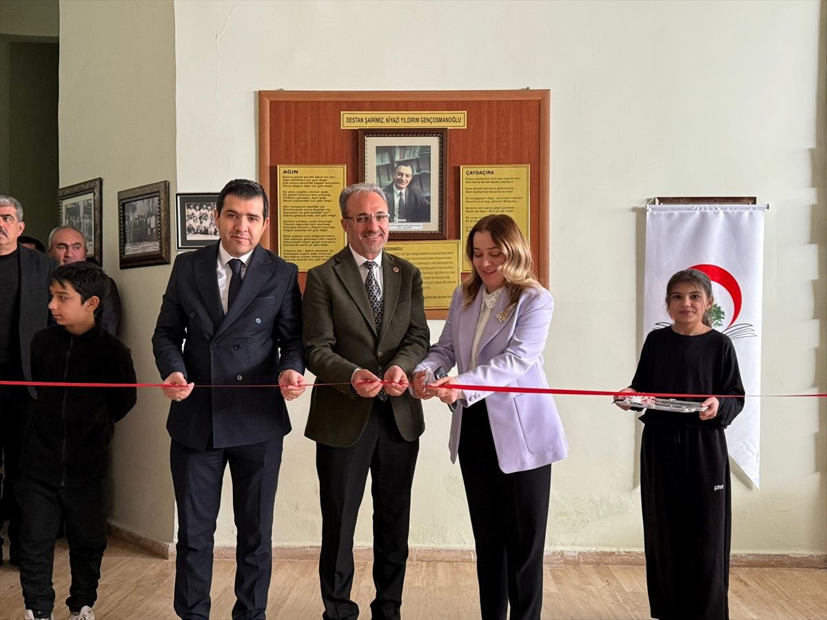 Ağın'da 'Zamanın Sessiz Tanıkları Büyüklerimiz' konulu belgesel gösterimi yapıldı, fotoğraf sergisi açıldı