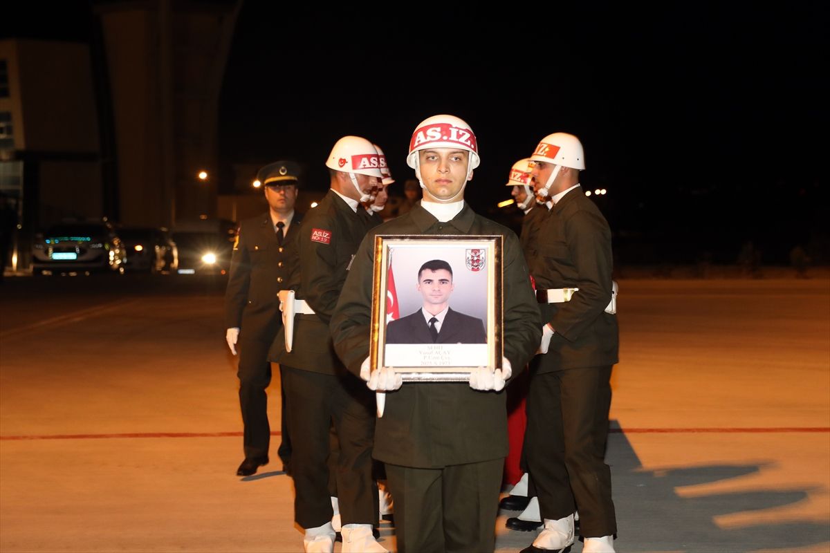 Ağrı'da askeri araç kazasında şehit olan asker için tören düzenlendi