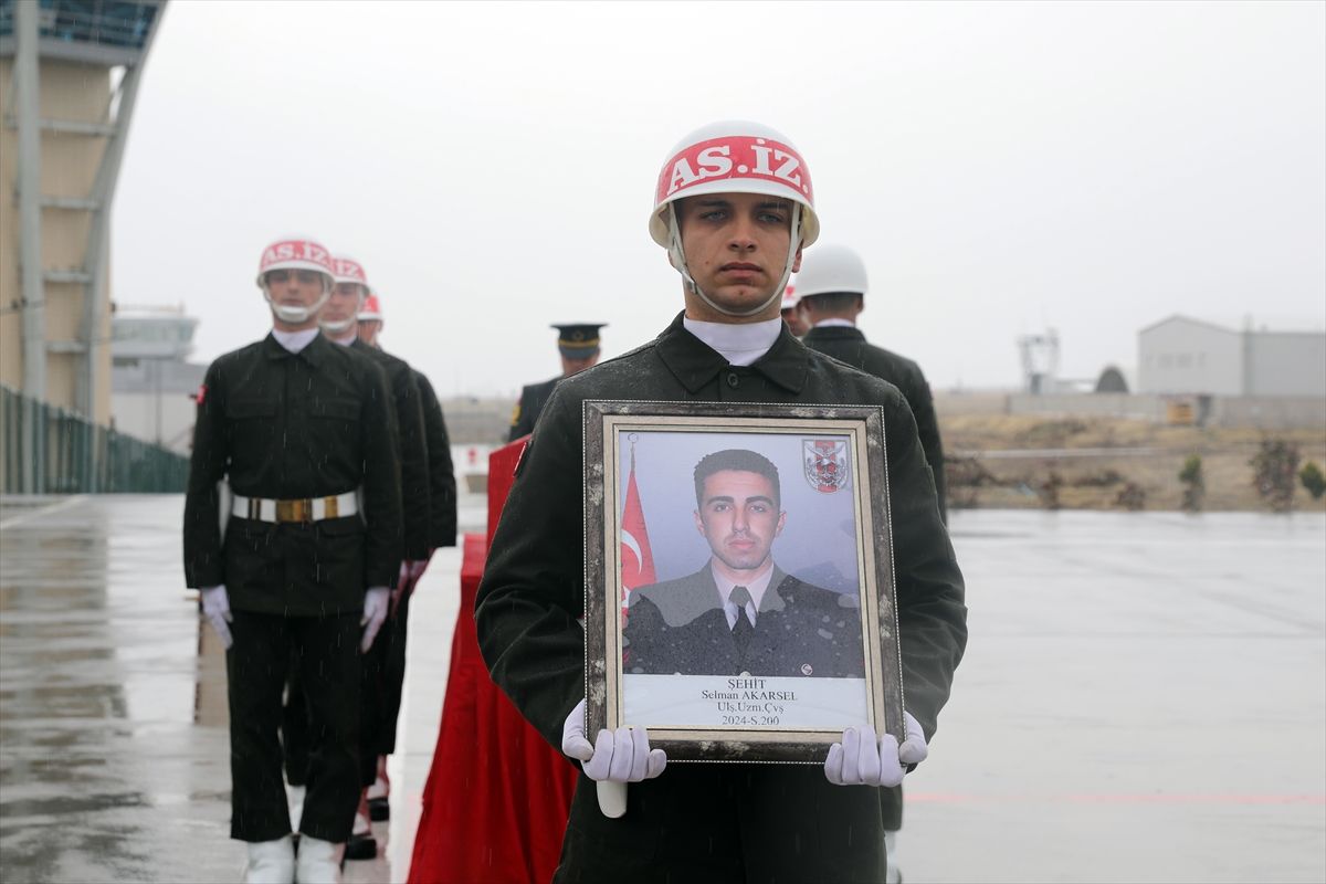 Ağrı'da askeri araç kazasında şehit olan Uzman Çavuş Akarsel için tören düzenlendi