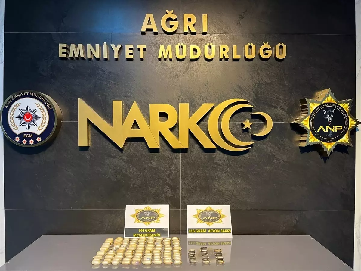 Ağrı'da İranlı yolcunun vücudunda 860 gram uyuşturucu bulundu