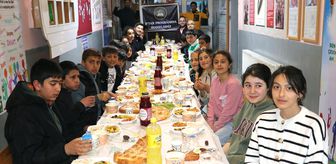Ağrı'da köy okulundaki öğretmenler öğrencileri için iftar sofrası hazırladı