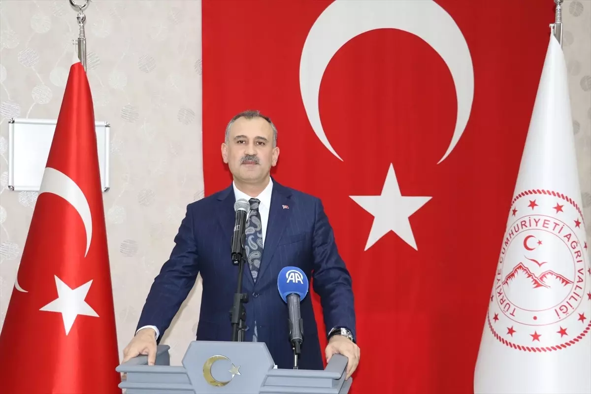 Ağrı Valisi Önder Bozkurt, şehit aileleri ve gazilerle iftarda bir araya geldi