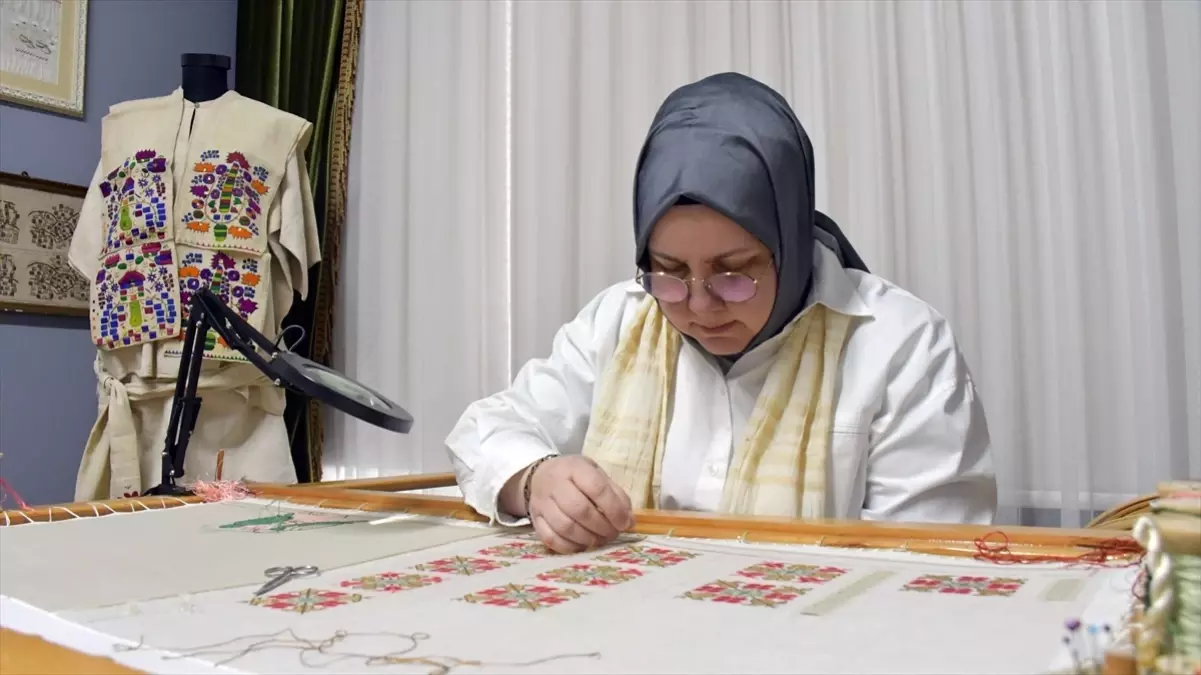 Aile yadigarı 200 yıllık çeyizden aldığı ilhamla Anadolu kültürünü geleceğe taşıyor