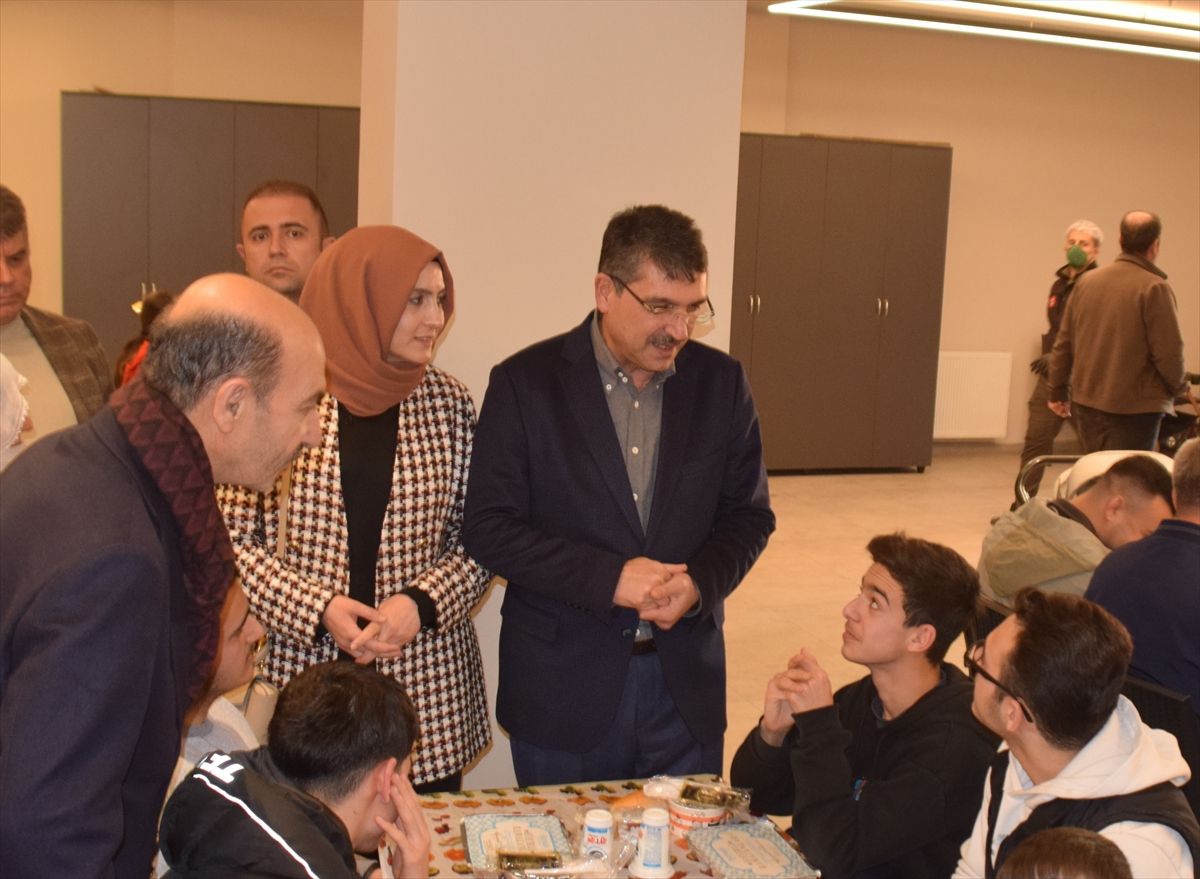 AK Parti Batman Milletvekili Nasıroğlu, vatandaşlarla iftar yaptı