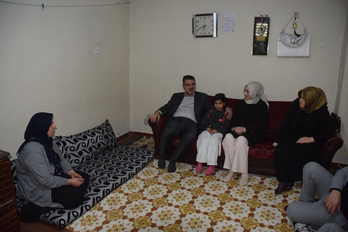 AK Parti Batman Milletvekili Nasıroğlu bir ailenin iftar sofrasına konuk oldu
