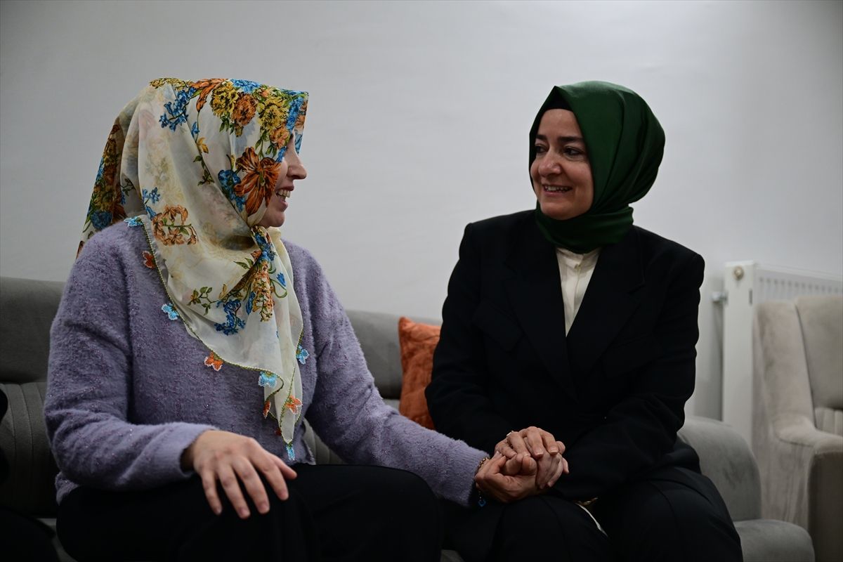 AK Parti Genel Başkan Yardımcısı Kaya, depremzede ailenin iftar sofrasına konuk oldu