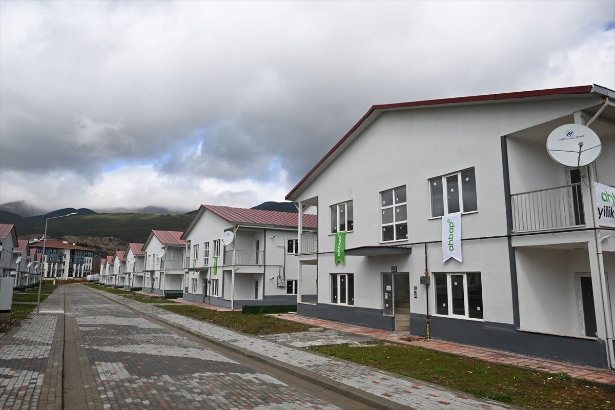 AK Parti Genel Başkan Yardımcısı Zorlu, Gaziantep'te anahtar teslim törenine katıldı Açıklaması