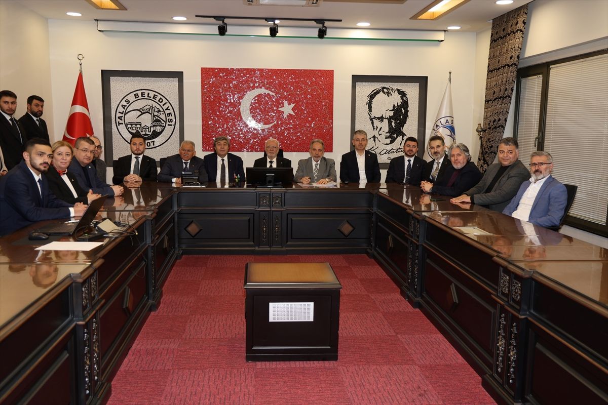 AK Parti Genel Başkanvekili Elitaş, Talas Belediye Başkanı Yalçın'ı ziyaret etti