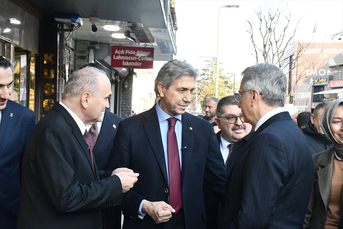 AK Parti Genel Merkez Yerel Yönetimler Başkanı Demir, Düzce'de gençlerle iftar yaptı