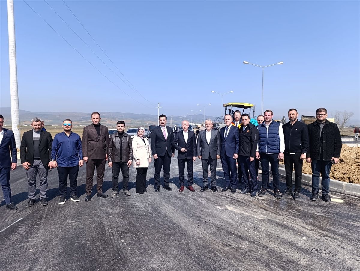 AK Parti heyeti Yenişehir'de yol çalışmalarını inceledi