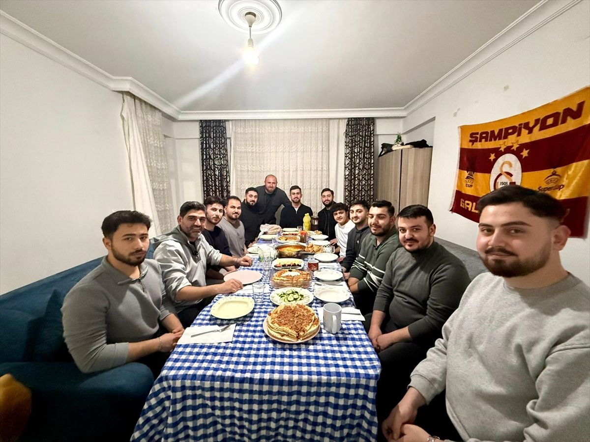 AK Parti Karabük İl Başkanı Salt, sahurda öğrencilerle buluştu