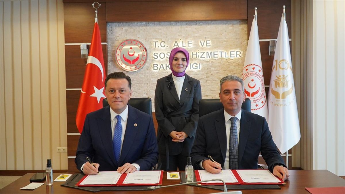AK Parti'li Hatipoğlu'nun kente kazandıracağı "Kız Çocuk Evleri Sitesi" için protokol imzalandı