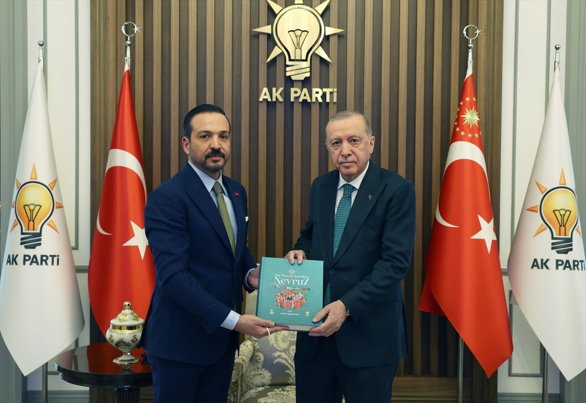 AK Parti'li Zorlu, "Türk Dünyasının Ortak Mirası Nevruz" kitabını Cumhurbaşkanı Erdoğan'a takdim etti
