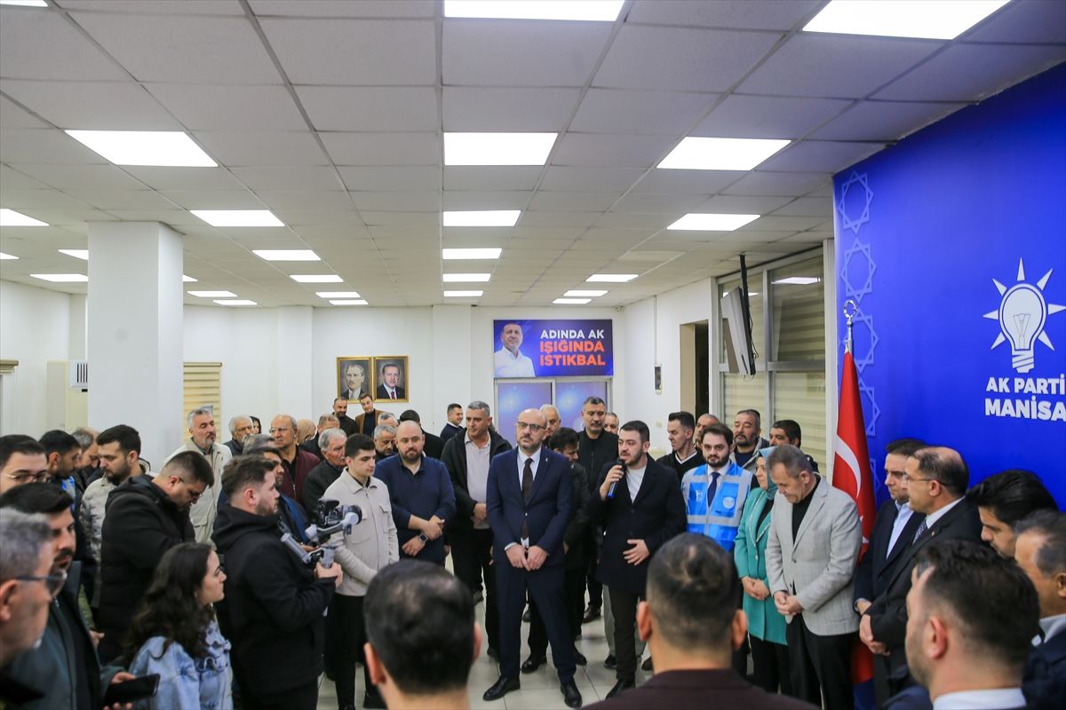 AK Parti Manisa İl Başkanlığında bayramlaşma programı düzenlendi