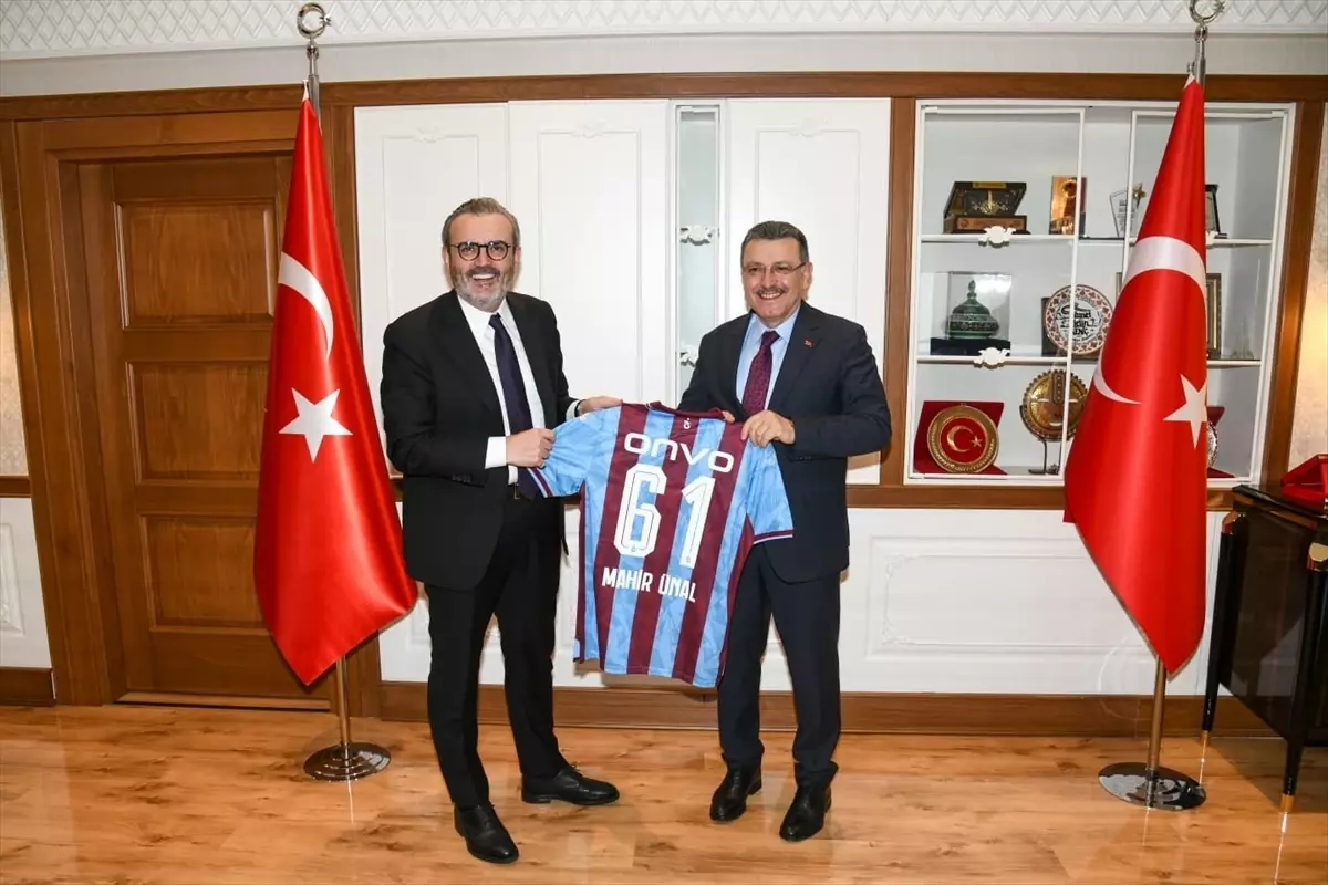 AK Parti MKYK Üyesi Ünal, Trabzon'da ziyaretlerde bulundu