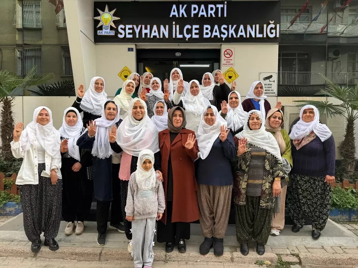 AK Parti Seyhan Kadın Kolları'ndan Mihalgazi Belediye Başkanı Güneş'e destek
