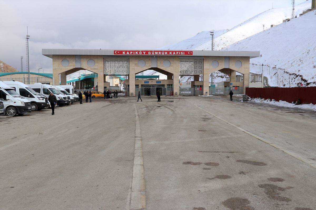 AK Parti Van Milletvekilleri Kapıköy Gümrük Kapısı'nda incelemelerde bulundu