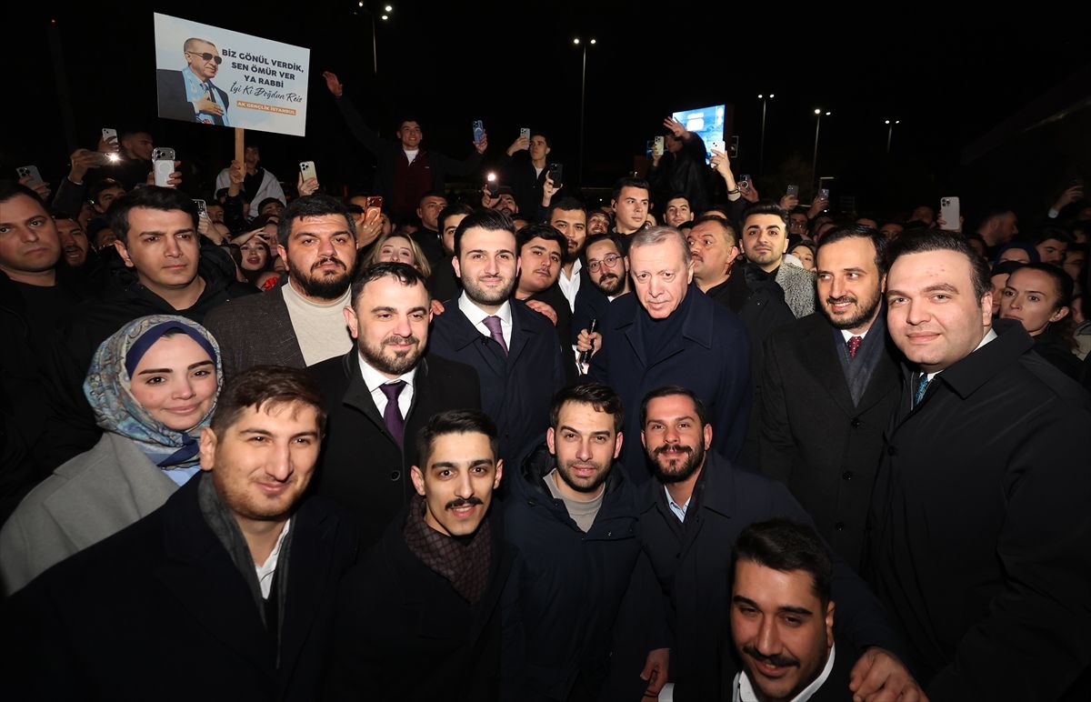 AK Partili gençlerden Cumhurbaşkanı Erdoğan'a doğum günü sürprizi