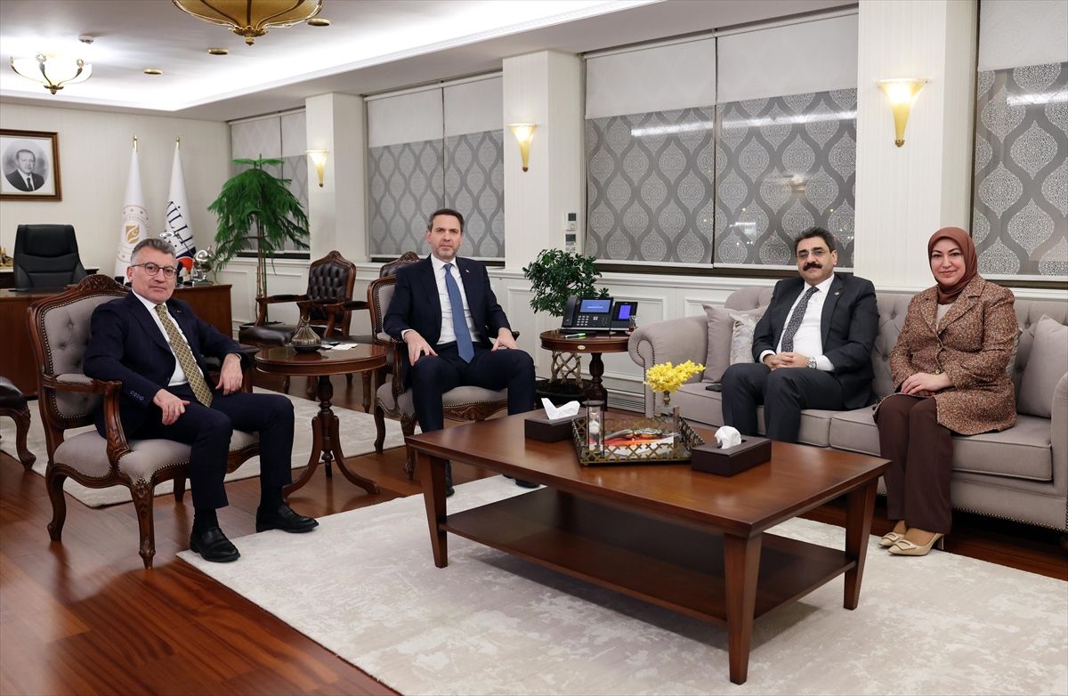 AK Partili Güler, Aksu ve Toy, Bakan Bayraktar'la bir araya geldi