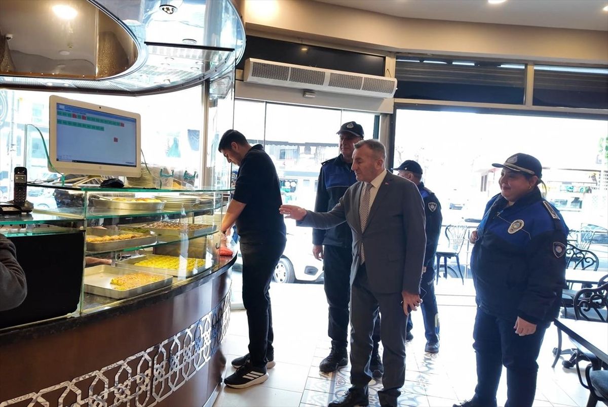 Akdeniz ilçesinde tatlı üretimi ve satışı yapılan işletmeler denetlendi
