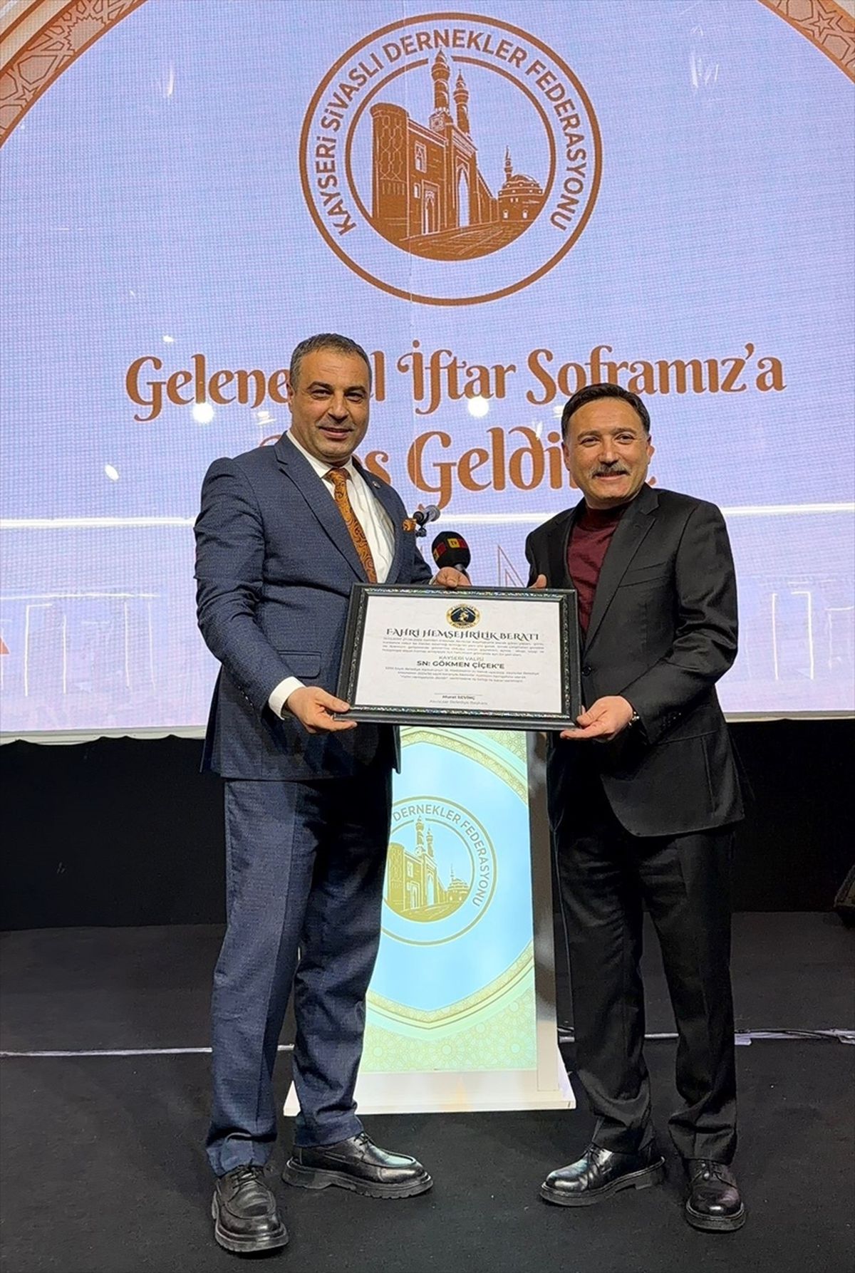 Kayseri Valisi Gökmen Çiçek'e Akıncılar'dan Fahri Hemşehrilik Beratı