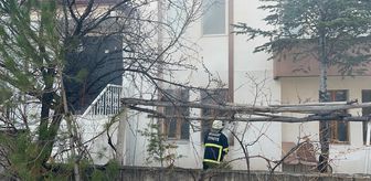 Aksaray'da 5 katlı apartmanda çıkan yangın hasara neden oldu
