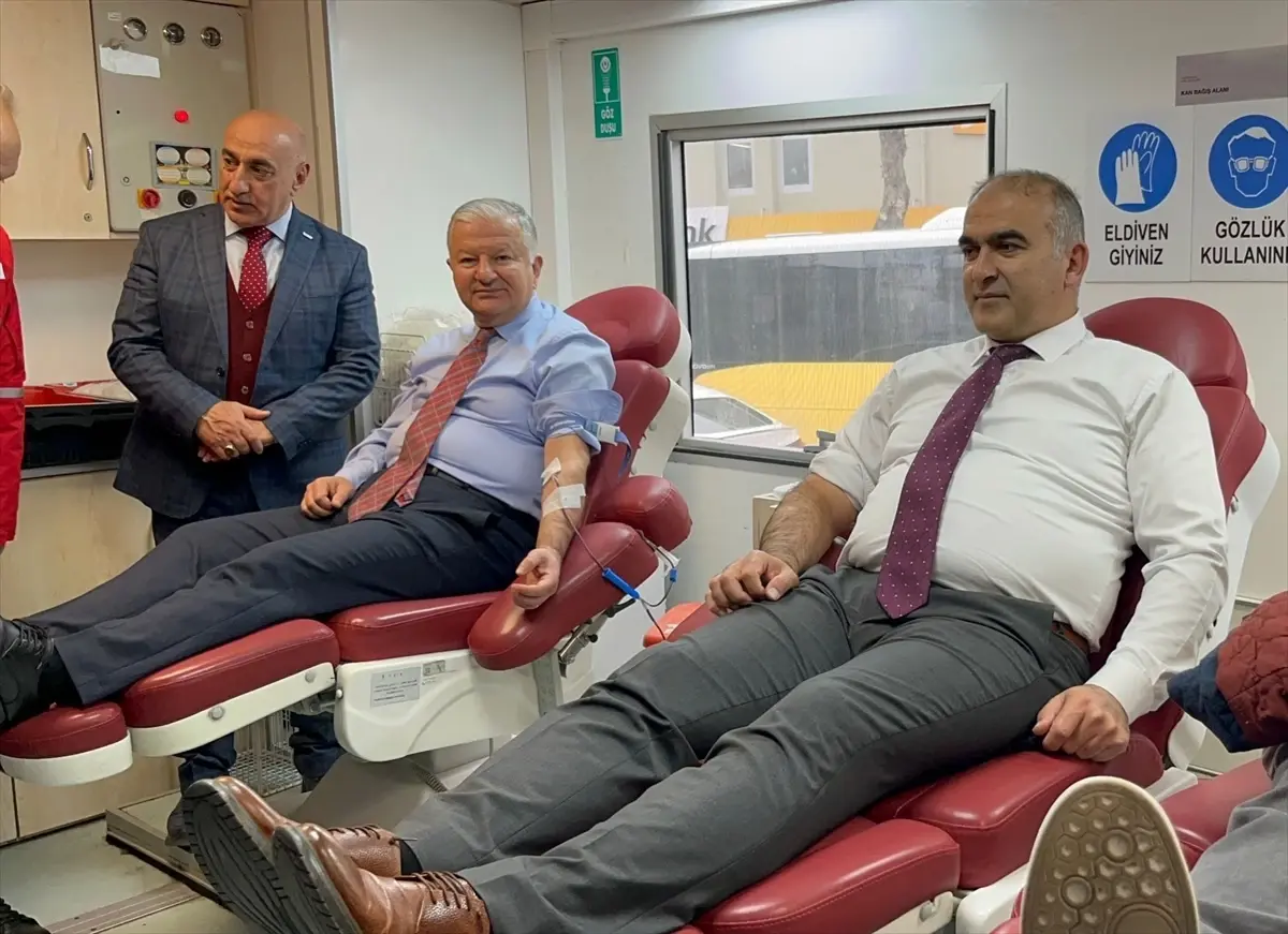Aksaray'da Vali Murat Duru öncülüğünde kan bağışı yapıldı