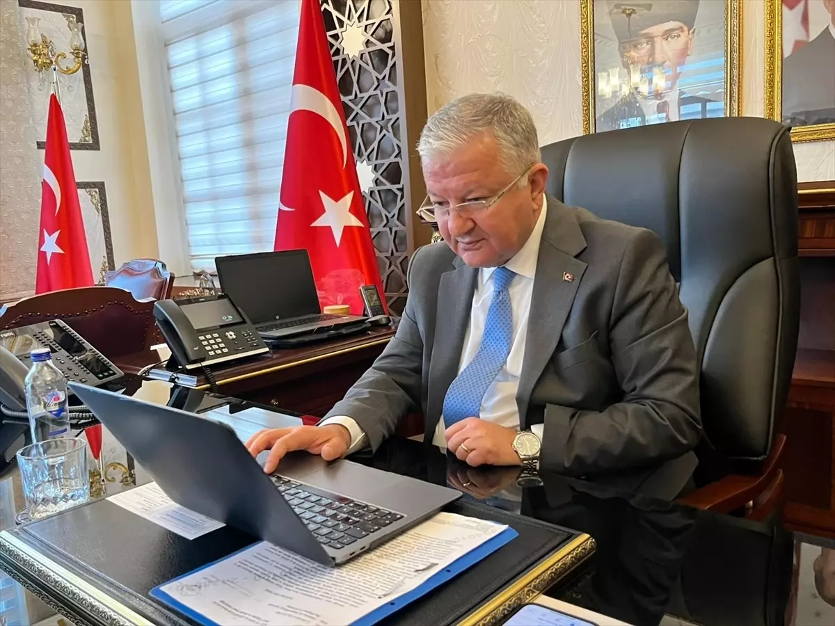 Aksaray Valisi Duru, AA'nın 'Yılın Kareleri' oylamasına katıldı