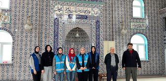Alaçam Gençlik Merkezi gönüllüleri camilerde temizlik yapıyor
