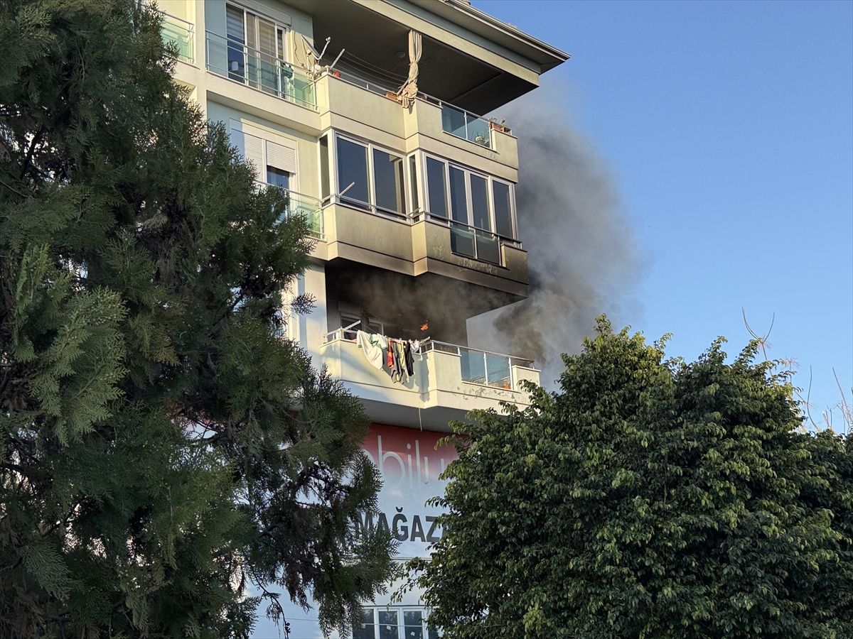 Alanya'da apartman dairesinde çıkan yangın söndürüldü