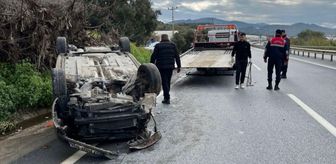 Alanya'da devrilen otomobilin sürücüsü yaralandı