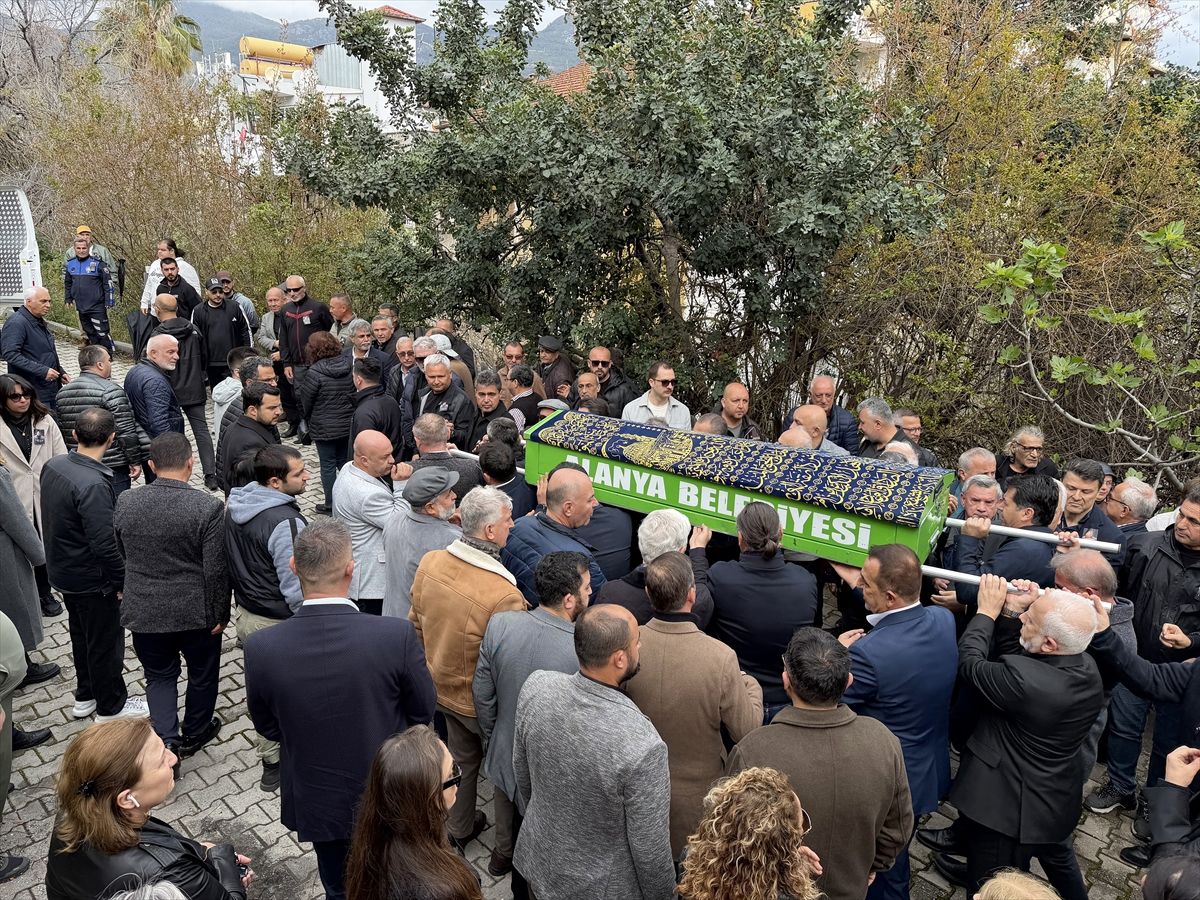 Alanya'da hayatını kaybeden gazeteci Fazıl Tunç toprağa verildi