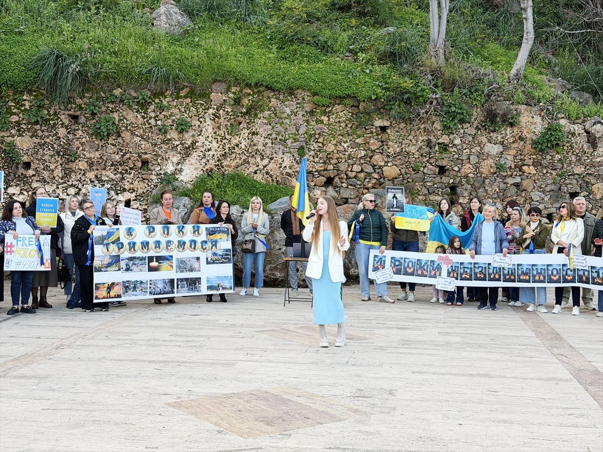 Alanya'da Rusya-Ukrayna savaşının 4. yıl dönümü dolayısıyla etkinlik düzenlendi