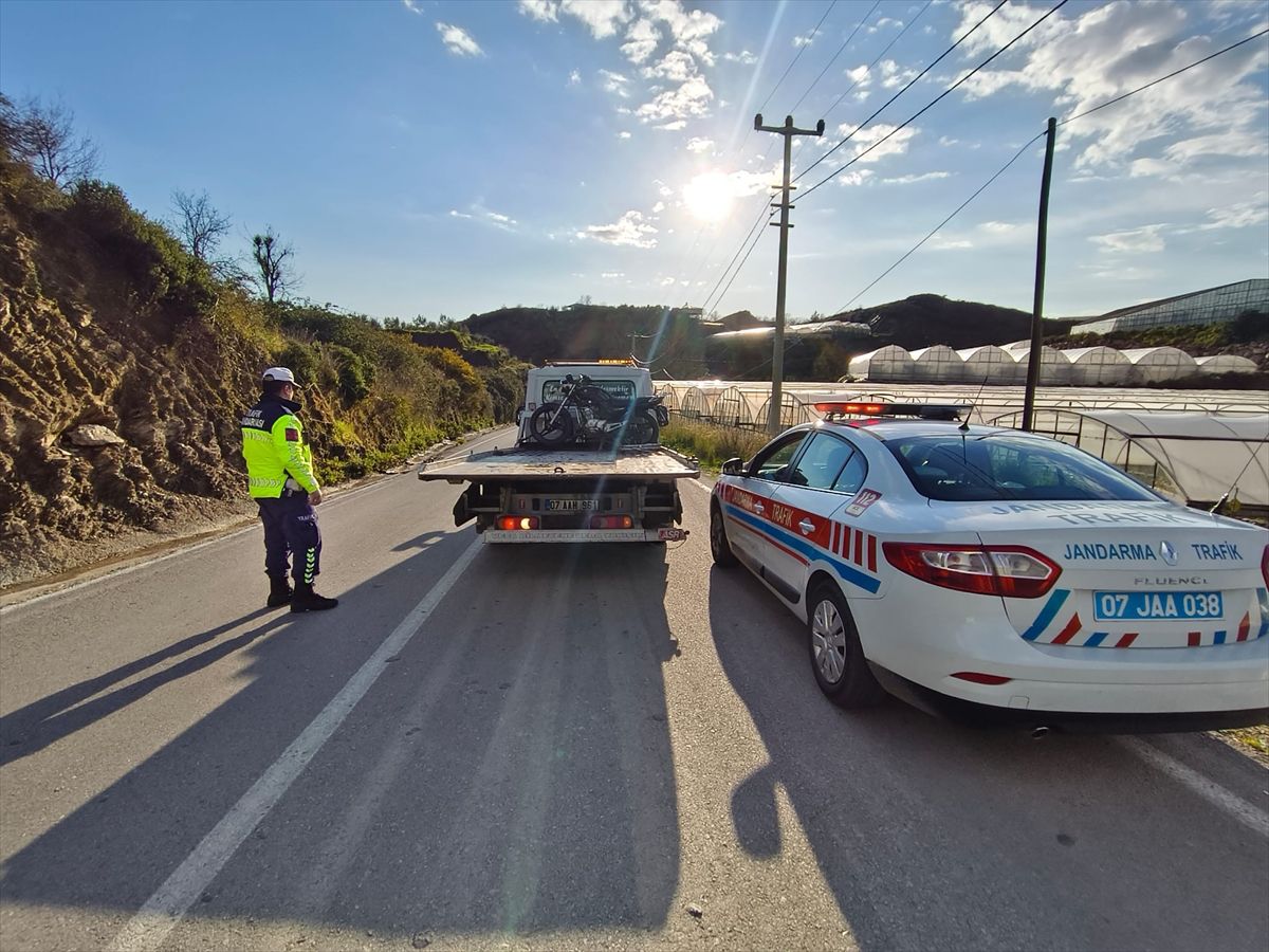Alanya'da trafik güvenliğini tehlikeye atan motosiklet sürücülerine ceza