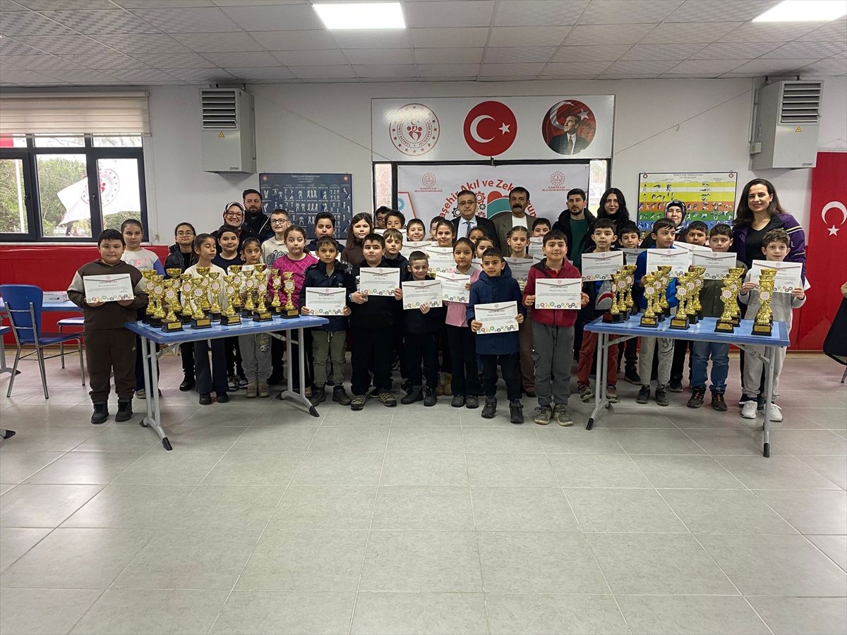 Alaşehir'de öğrenciler akıl oyunlarında yarıştı