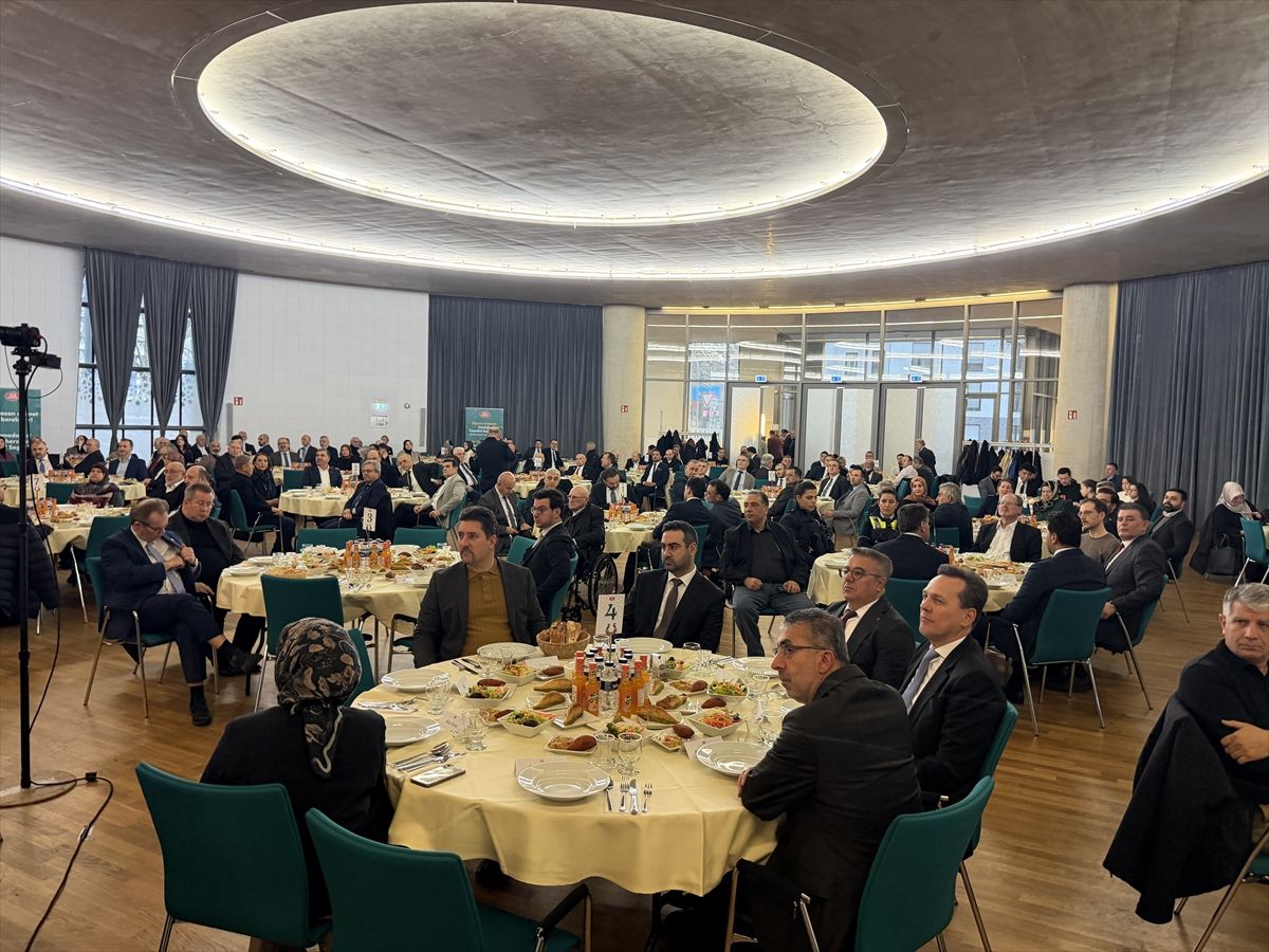 Almanya'da Türkler ve Almanlar birlikte iftar yaptı