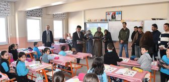 Alucra Halk Eğitimi Merkezinde dikilen eşofman takımları öğrencilere dağıtıldı
