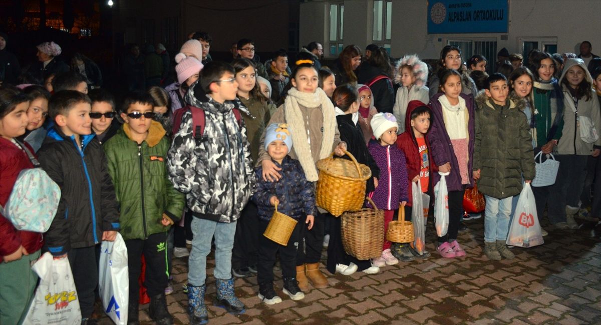 Amasya'da 150 yıldan fazla geçmişi olan "sepet sallama" geleneği devam ediyor