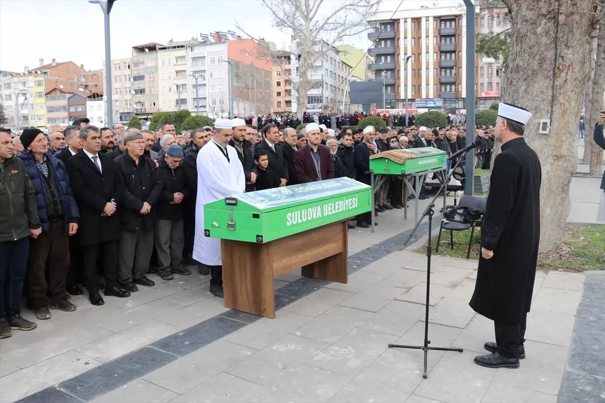 Amasya'da biyogaz tesisinde gazdan zehirlenerek ölen 3 kişi son yolculuklarına uğurlandı